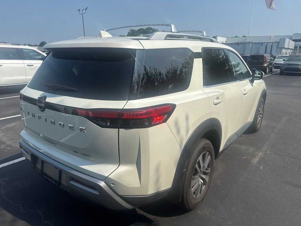 2023 Nissan Pathfinder SL