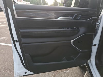 2023 Jeep Wagoneer Base