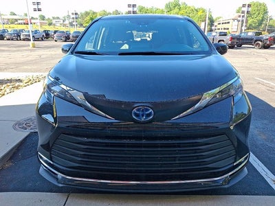 2024 Toyota Sienna XLE 8 Passenger