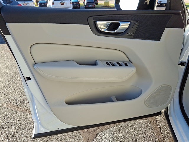 2025 Volvo XC60 B5 Core