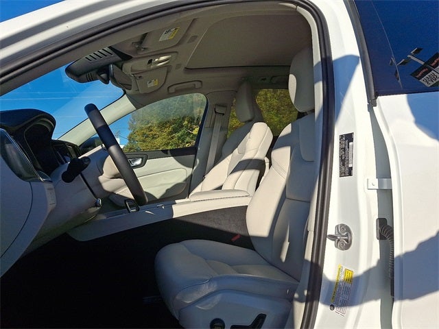 2025 Volvo XC60 B5 Core