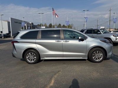 2025 Toyota Sienna LE 8 Passenger