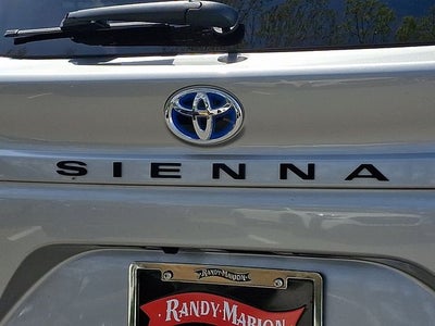 2025 Toyota Sienna LE 8 Passenger