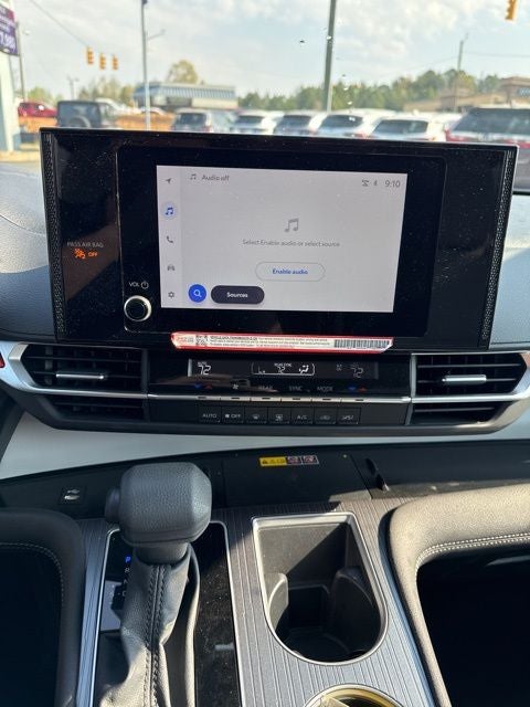 2025 Toyota Sienna LE 8 Passenger