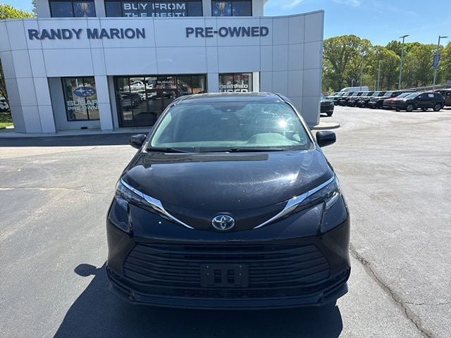 2024 Toyota Sienna LE 8 Passenger