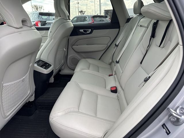 2023 Volvo XC60 B6 Ultimate Dark Theme