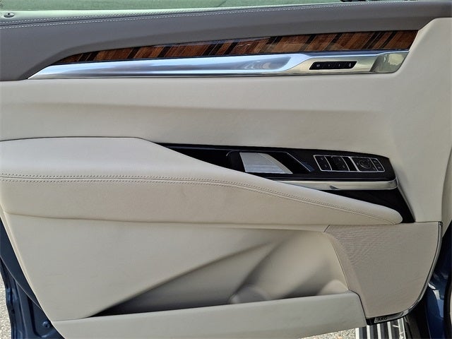 2025 Cadillac Escalade ESV Premium Luxury Platinum