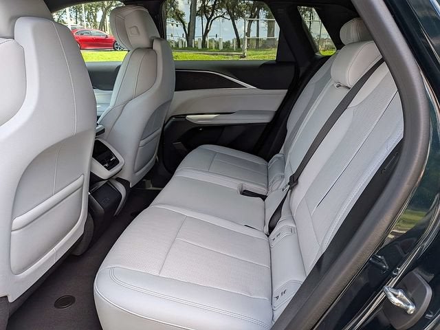 2024 Cadillac LYRIQ Luxury 1