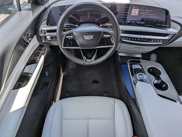 2024 Cadillac LYRIQ Luxury 1