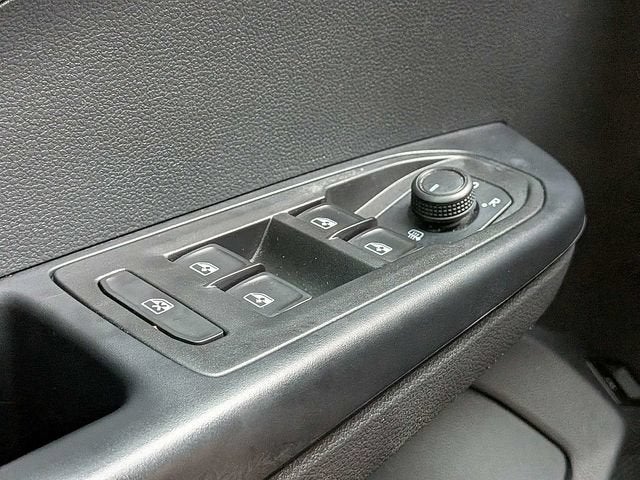 2023 Volkswagen Taos SEL
