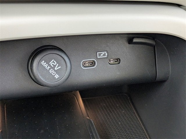 2023 Volvo XC40 Plus Dark Theme