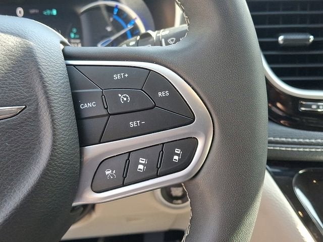 2024 Chrysler Pacifica Hybrid Select