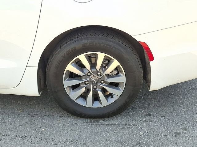 2024 Chrysler Pacifica Hybrid Select