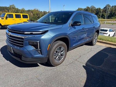 2025 Chevrolet Traverse LT