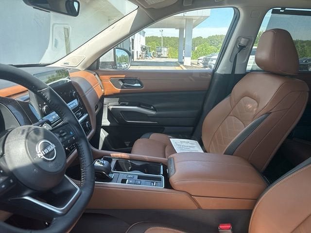 2025 Nissan Pathfinder Platinum FWD