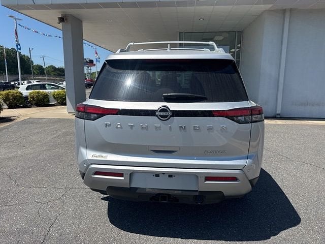 2025 Nissan Pathfinder Platinum FWD