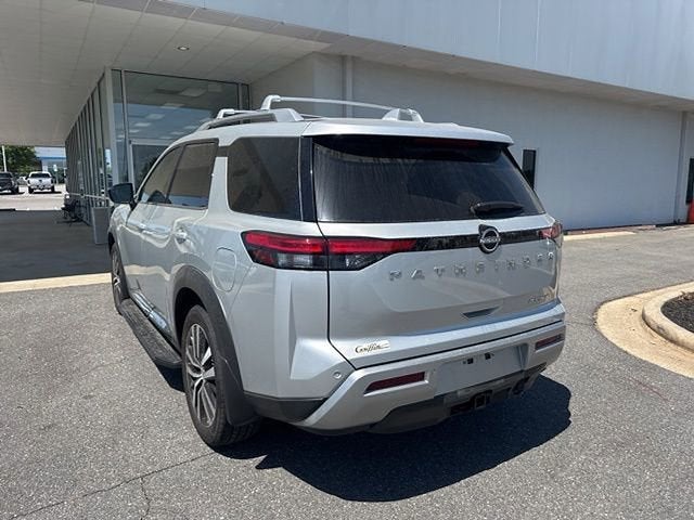 2025 Nissan Pathfinder Platinum FWD