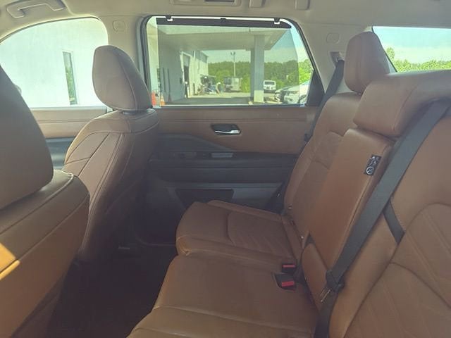 2025 Nissan Pathfinder Platinum FWD