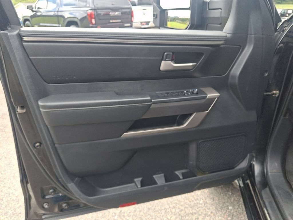 2022 Toyota Tundra 4WD SR5