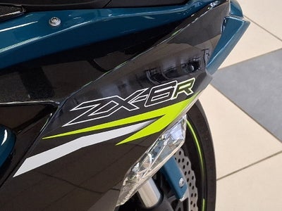 2021 Kawasaki Ninja ZX-6R Base