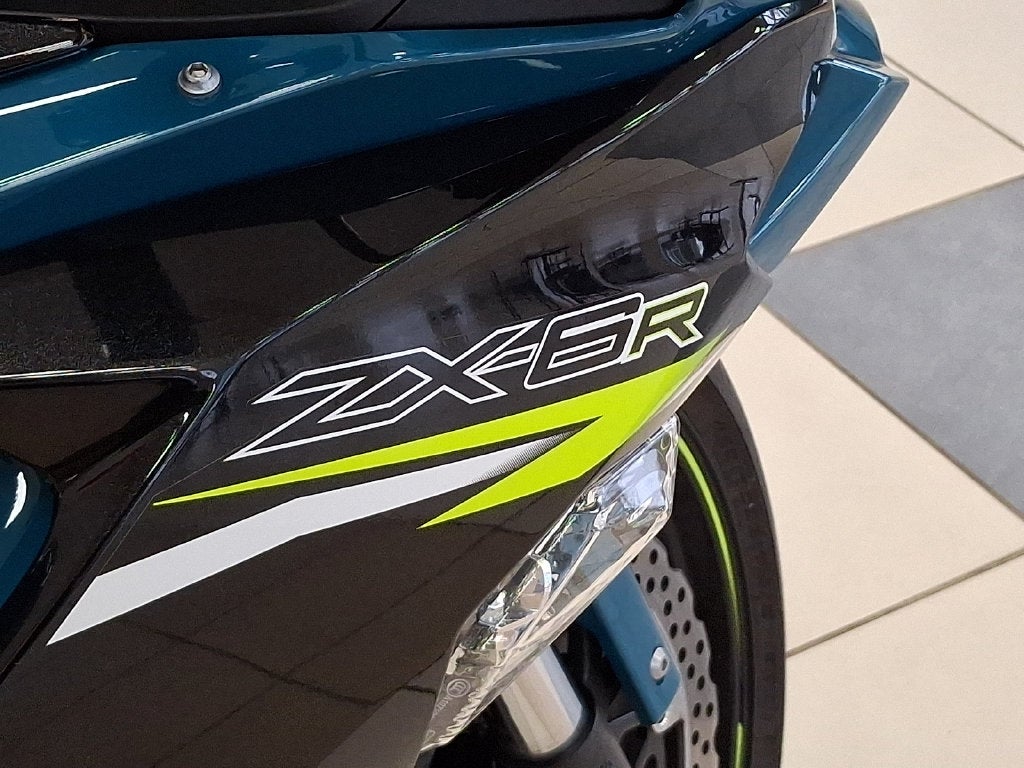 2021 Kawasaki Ninja ZX-6R Base