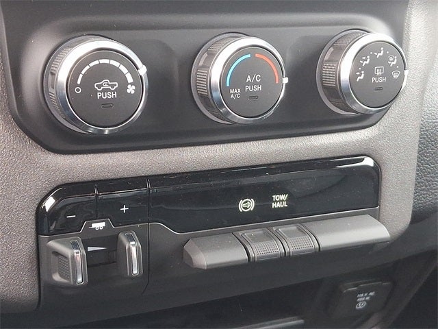 2023 RAM 3500 Tradesman Crew Cab 4x4 8' Box