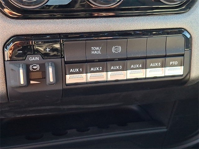 2025 RAM 5500HD Tradesman/Big Horn