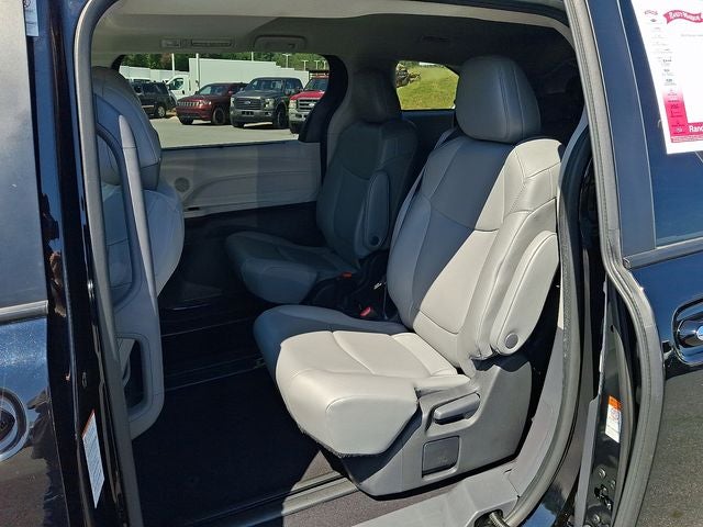 2024 Toyota Sienna XLE 8 Passenger