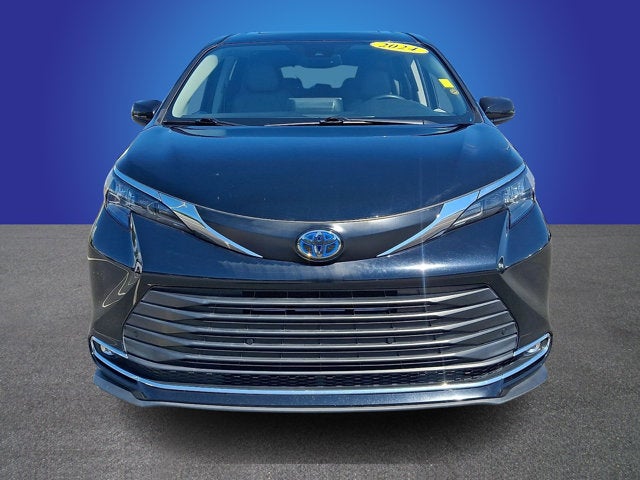 2024 Toyota Sienna XLE 8 Passenger