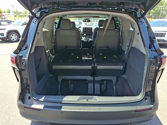 2024 Toyota Sienna XLE 8 Passenger