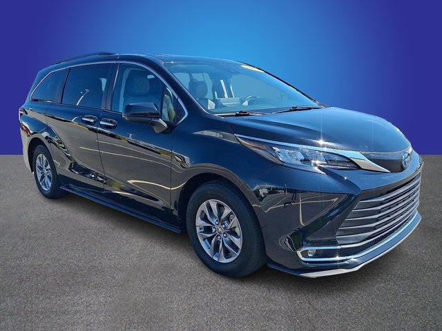 2024 Toyota Sienna XLE 8 Passenger