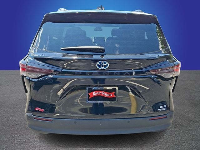 2024 Toyota Sienna XLE 8 Passenger